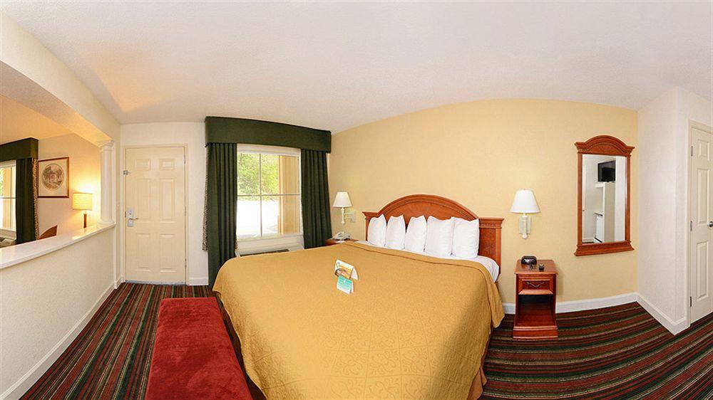 Quality Inn & Suites Biltmore East Ешвілл Екстер'єр фото