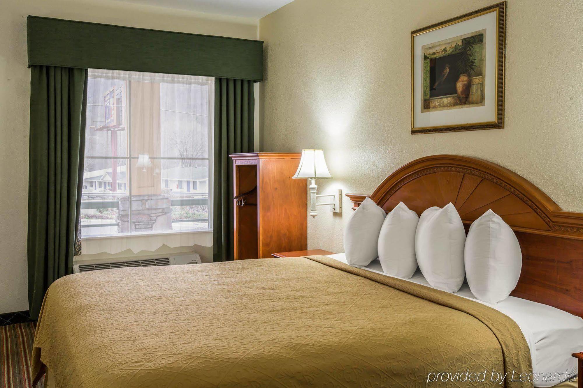 Quality Inn & Suites Biltmore East Ешвілл Екстер'єр фото